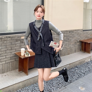设计感马甲打底衫百褶短裙套装女2025秋季新款法式复古显瘦三件套图片