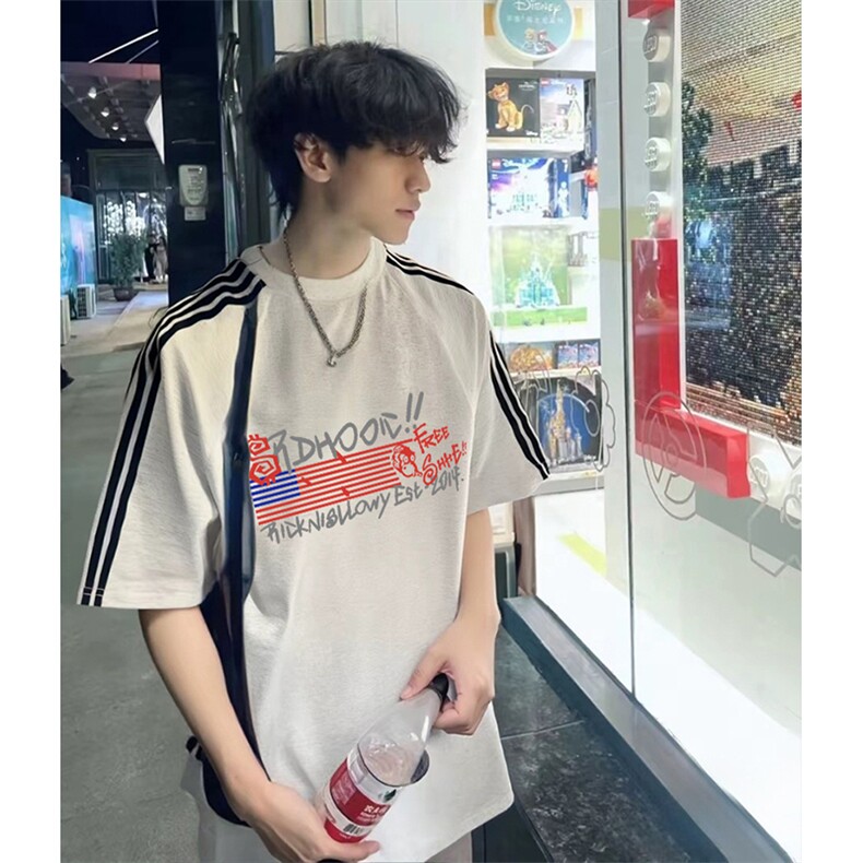 抖音得物品质二开240克宽松纯棉美式潮牌印花三条杠中性风短袖T恤图片