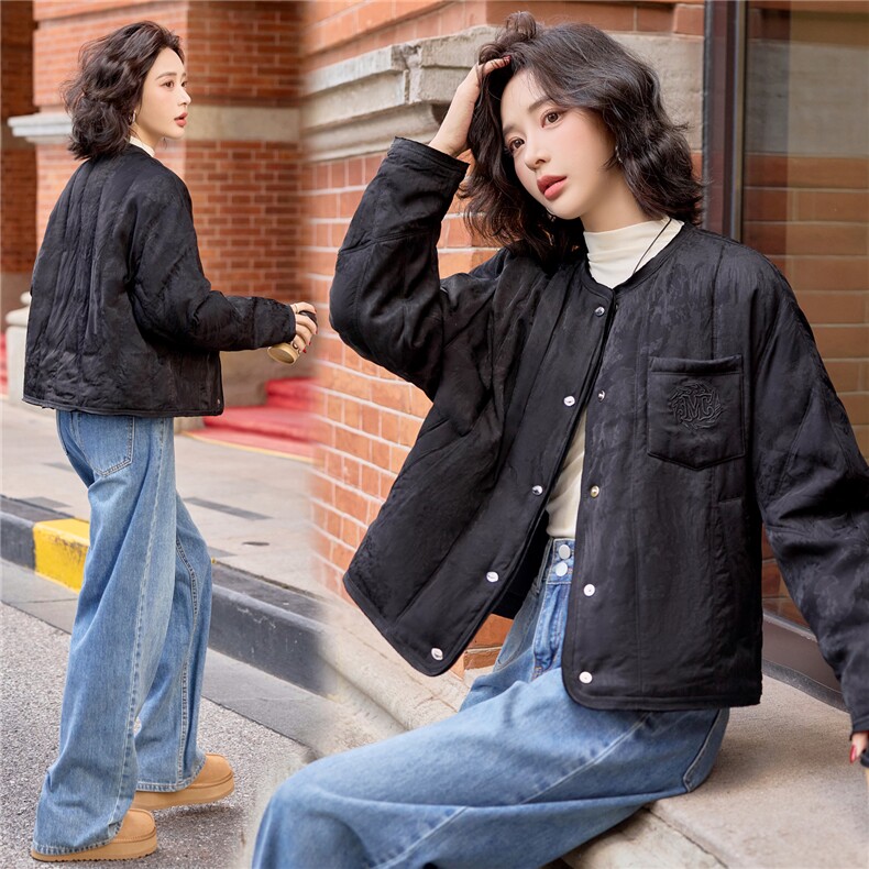 现货新款暗纹提花白鸭绒羽绒服女2025冬季短款冬装外套,女装羽绒服,梦懿尔