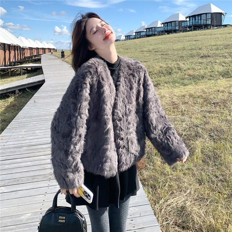 灰色羊羔毛外套女冬季小个子高级感穿搭时尚洋气短款皮毛一体大衣，女装皮草，欣美人