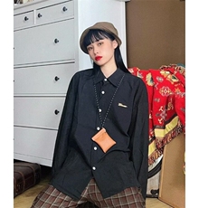 黑色