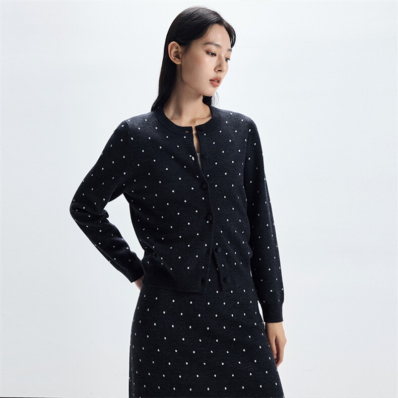 2025年秋季单件时尚百搭波点开衫，女装羊毛衫，致织羊绒