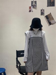 棋盘格吊带裙图片