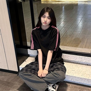 抖音得物品质二开240克宽松纯棉美式潮牌印花三条杠中性风短袖T恤图片