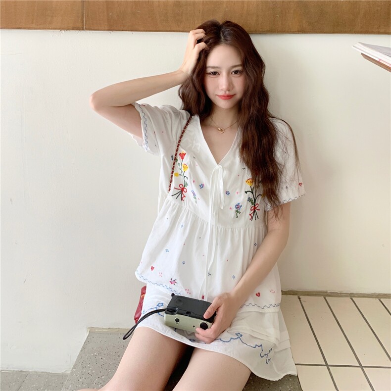 温柔甜妹风套装法式刺绣碎花V领衬衫上衣女夏季高腰半身裙两件套,女装套装/套裙,2C375