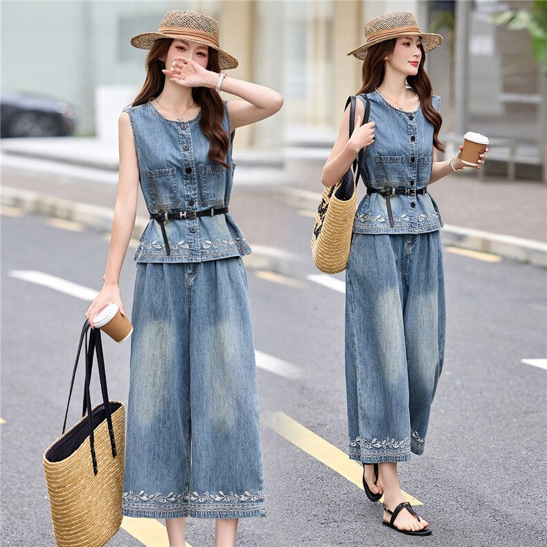 现货。2026年夏季牛仔刺绣时尚腰带两件套装，女装套装/套裙，艾仟回(原伊仟回)