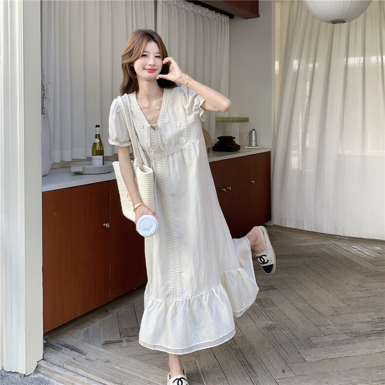 2026新款夏季复古花朵宽松绑带泡泡袖正肩V领连衣裙女夏,女装连衣裙,艾米莉亚