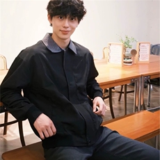 黑色