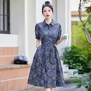 时尚洋气复古法式收腰显瘦碎花连衣裙女夏季2025新款潮流翻领裙子图片