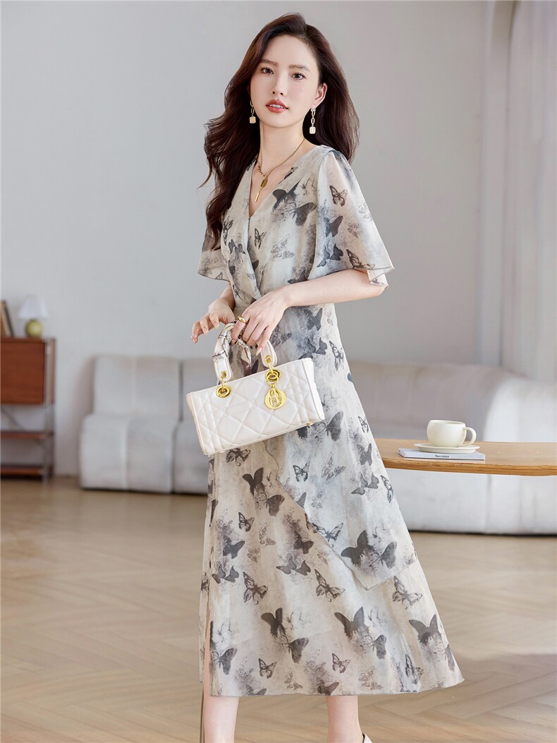 高端碎花真丝短袖连衣裙女2025夏新款高腰显瘦长款V领桑蚕丝裙子,女装连衣裙,时尚风爆