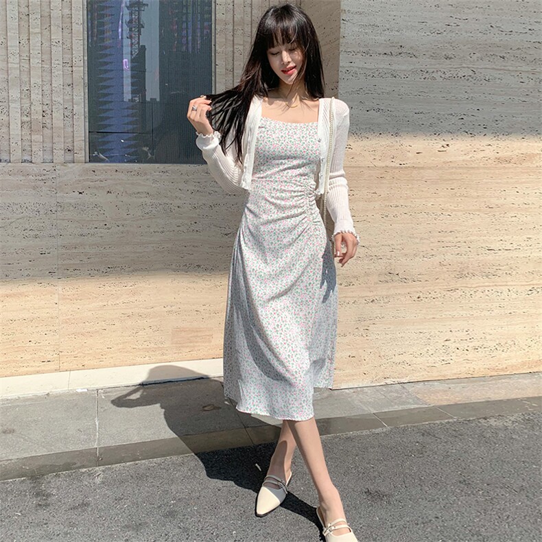 现货2024年春季网红女新款吊带碎花连衣裙加披肩针织两件套,女装连衣裙,煊芮熙