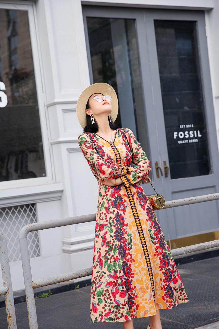 春季气质碎花连衣裙，女装连衣裙，蓝芝衣秀