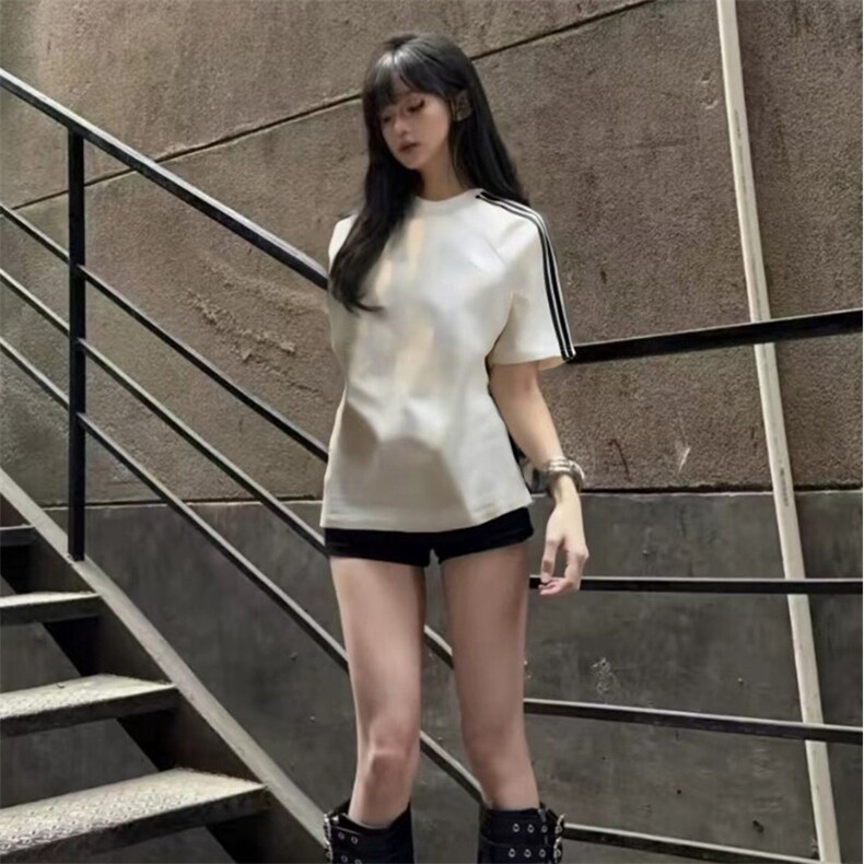 抖音得物品质二开240克宽松纯棉美式潮牌印花三条杠中性风短袖T恤,男装T恤,电商A486