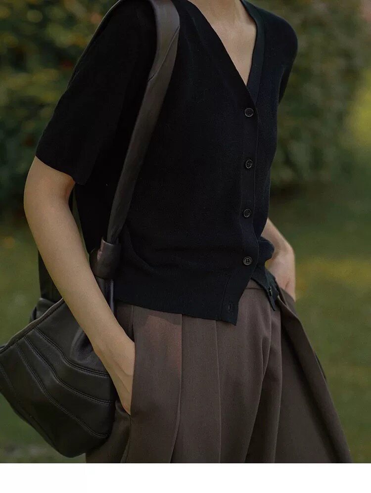 小众V领黑色冰丝短袖t恤女2025夏季宽松显瘦薄款半袖针织开衫上衣,女装T恤,雪真羊绒