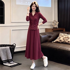 韩版时尚套装裙女春秋款高级感显瘦V领纽扣设计上衣半身裙两件套，女装套装/套裙，江南