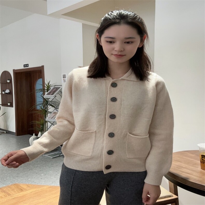 时尚百搭女装羊毛衫 POIO领六扣开衫 显瘦修身外套图片