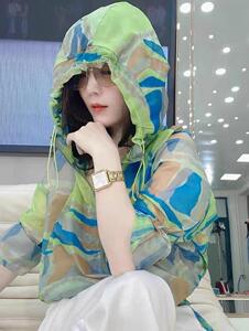 新款洋气炸街撞色连帽防晒衣图片