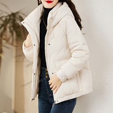 现货白鸭绒羽绒服女连帽新款短款面包服时尚宽松休闲保暖轻暖外套，女装羽绒服，贵人树
