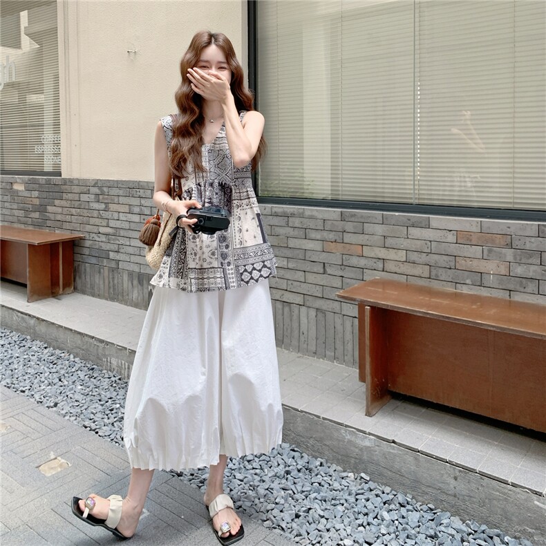 文艺复古印花V领背心套装女2025夏季度假风休闲阔腿裤日系两件套,女装套装/套裙,维壹