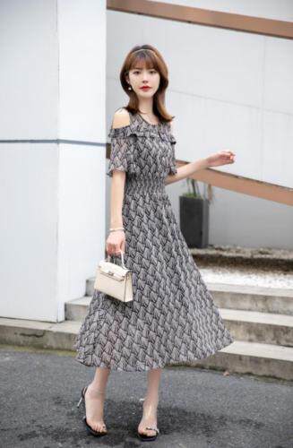 现货供应：高端大气漏肩连衣裙M一XXL，女装连衣裙，拉思维加丝