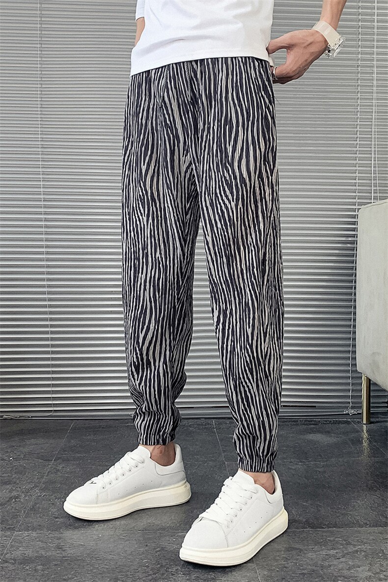 丝绒褶皱面料2025秋冬新款斑马纹休闲裤男韩版潮流小脚哈伦裤修身，男装休闲裤，电商A327