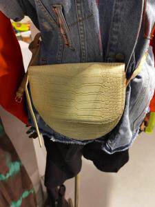 红内搭280 牛仔外套300 半圆包200 彩镜100，女装，雪儿(7F)