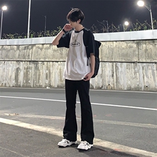 黑色