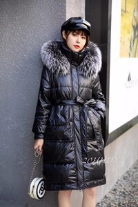 冬季新款大毛领羽绒服图片