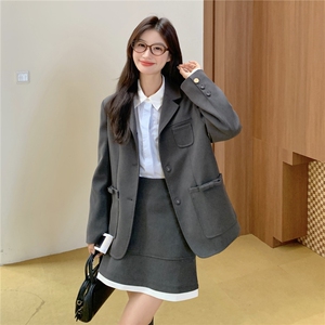 灰色减龄气质小西装套装裙女秋2025新款韩版小个子西服短裙两件套图片