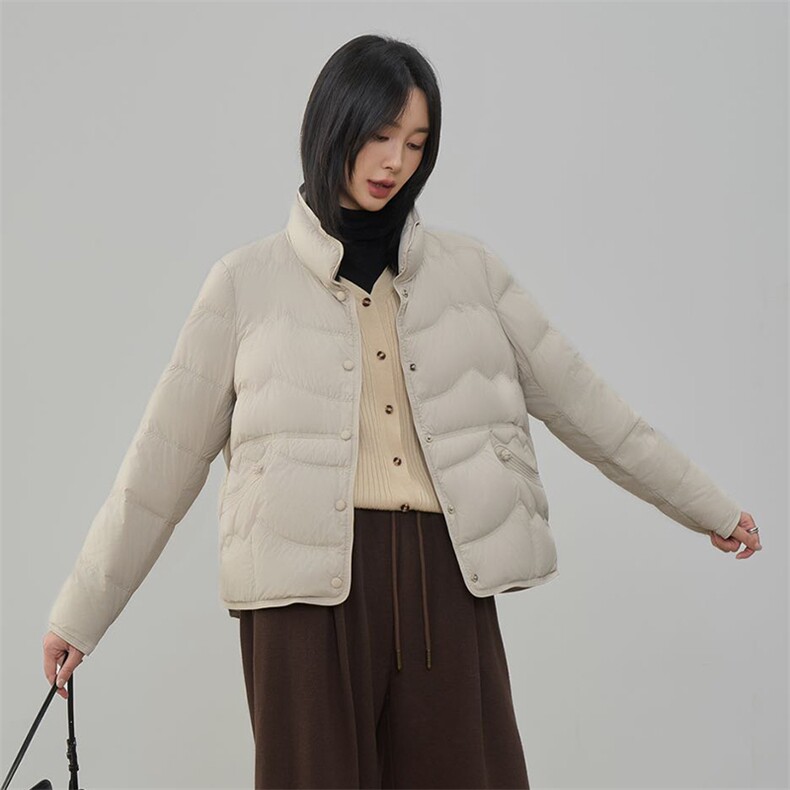 现货2025年冬季新款90白鸭绒盘扣轻薄短款羽绒服女,女装羽绒服,阳光伊恋