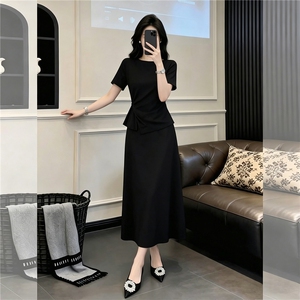 设计感时尚休闲套装裙女夏修身显瘦圆领扭结设计上衣半身裙两件套图片