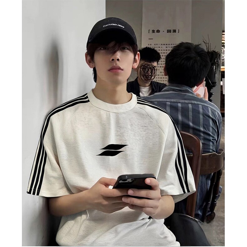 抖音得物品质二开240克宽松纯棉美式潮牌印花三条杠中性风短袖T恤，男装T恤，电商A486