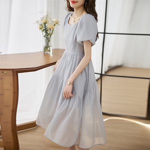 高级感灰色泡泡袖连衣裙女2025夏季新款高腰超仙气质方领收腰长裙