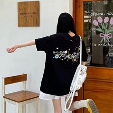 黑色