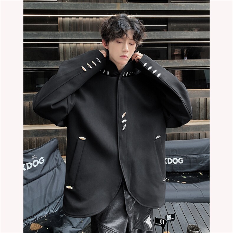 现货！24秋冬新中式设计感金属扣垫肩短款中山西服夹克XZ60-P135，男装夹克，电商B288