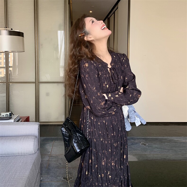 黑色碎花连衣裙春秋女2024新款V领法式浪漫小个子中长款碎花裙潮,女装连衣裙,2C262