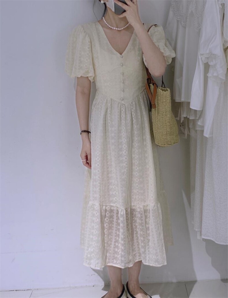 V领刺绣连衣裙，女装连衣裙，驿谷