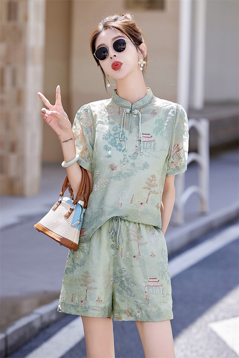 新中式欧根纱刺绣套装女2024夏季新款名媛气质盘扣上衣短裤两件套,女装套装/套裙,伊仟回