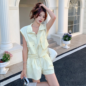 2025夏季新款韩系松弛感休闲套装女高级感翻领马甲外套短裤两件套图片