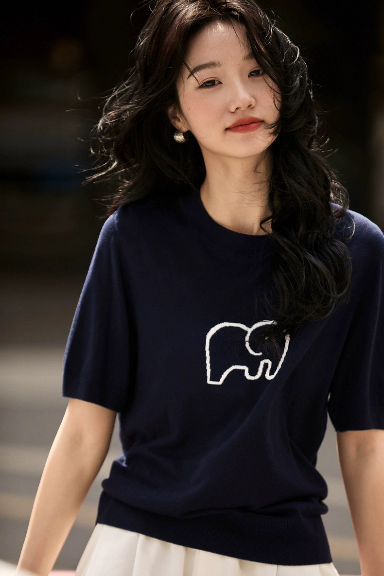 趣味减龄洋气小象刺绣短袖T恤设计感小众显瘦上衣,女装T恤,湘姗
