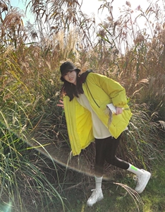 韩系休闲拼接卫衣帽羽绒服图片
