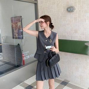 韩系穿搭一整套女2025夏季新款时尚休闲灰色西装背心百褶裙两件套图片
