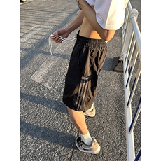 黑色