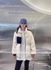 【现货】设计师款撞色拼接羽绒服，女装羽绒服，色调轩