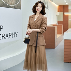 别致设计感职业收腰西装裙2023秋装新款女装高级感西装领两件套，女装套装/套裙，卡杰菲