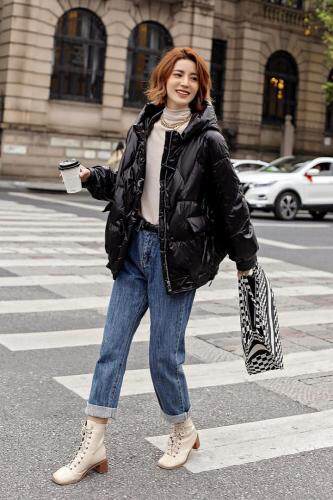 「现货」亮面90绒羽绒服女拉链牛角扣带帽短款，女装羽绒服，A 億