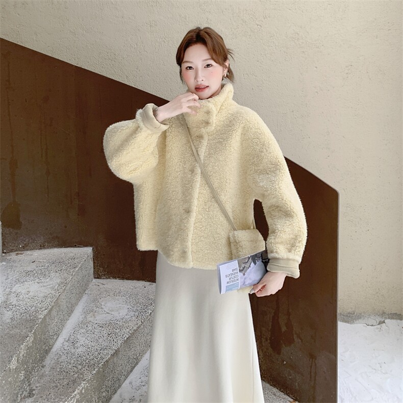 210-3291-P185-k268奶黄色甜美立领皮毛一体加厚短外套,女装羊羔毛/颗粒绒,韩蜜菓