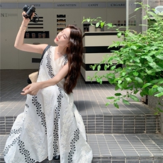 欧洲站新款设计感女神范无袖印花连衣裙女夏季宽松休闲气质长裙，女装连衣裙，2C327
