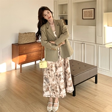 韩剧女主穿搭套装女春秋2025新款西装外套配吊带碎花连衣裙两件套，女装套装/套裙，2C113