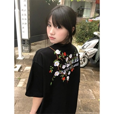 黑色